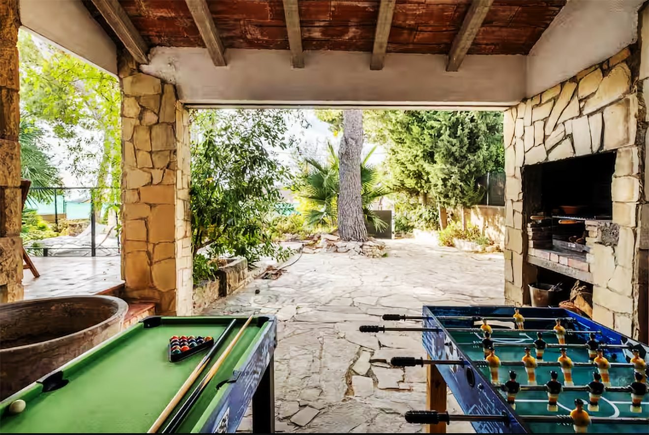 Covered barbecue and games area